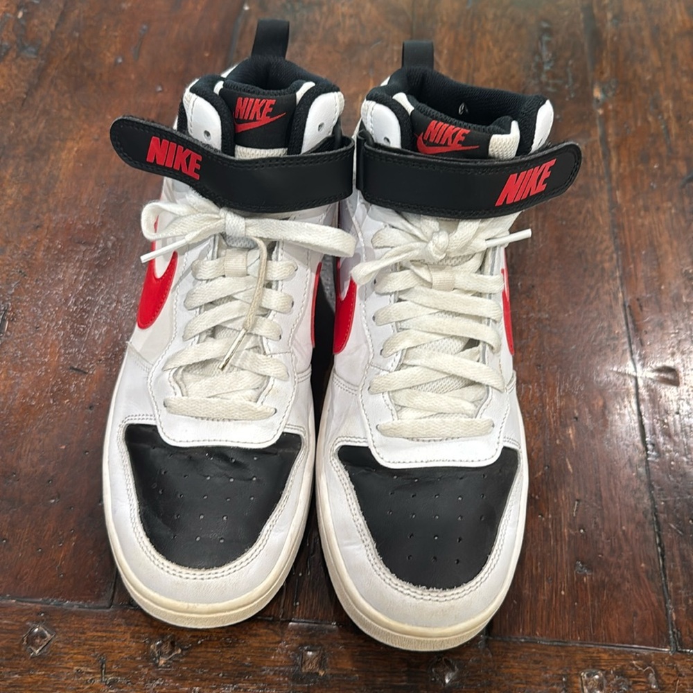 Nike Kids' Grade School Court Borough Mid 2 Shoes size 7